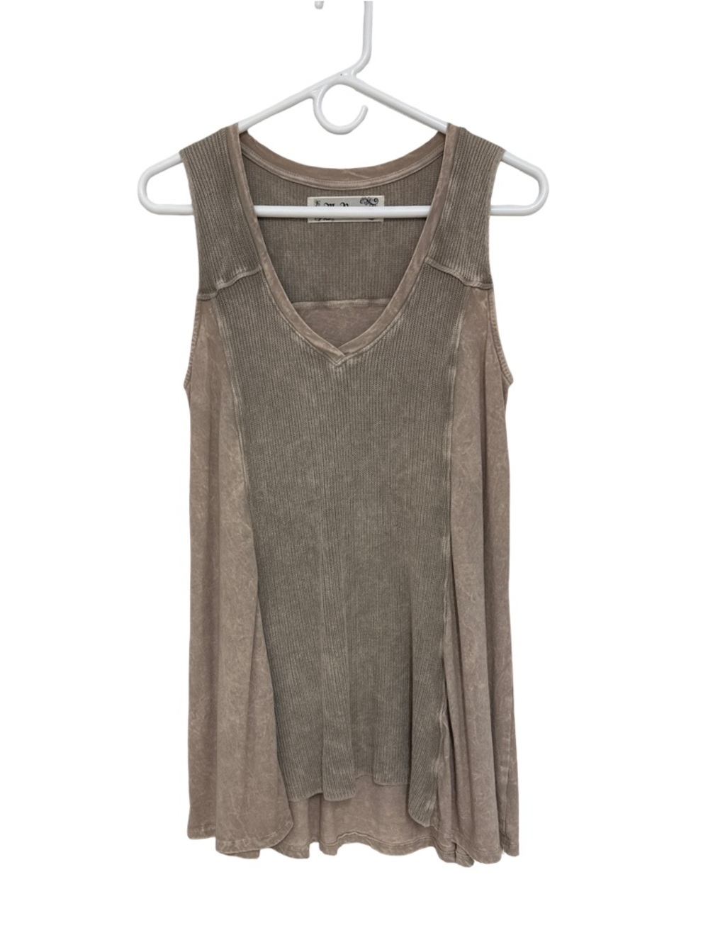 M. Rena V-Neck Sleeveless Flowy Top Women’s Medium